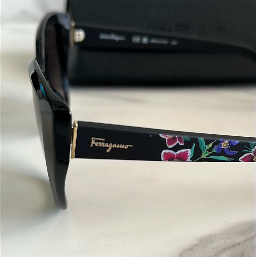 Salvatore Ferragamo, New in box