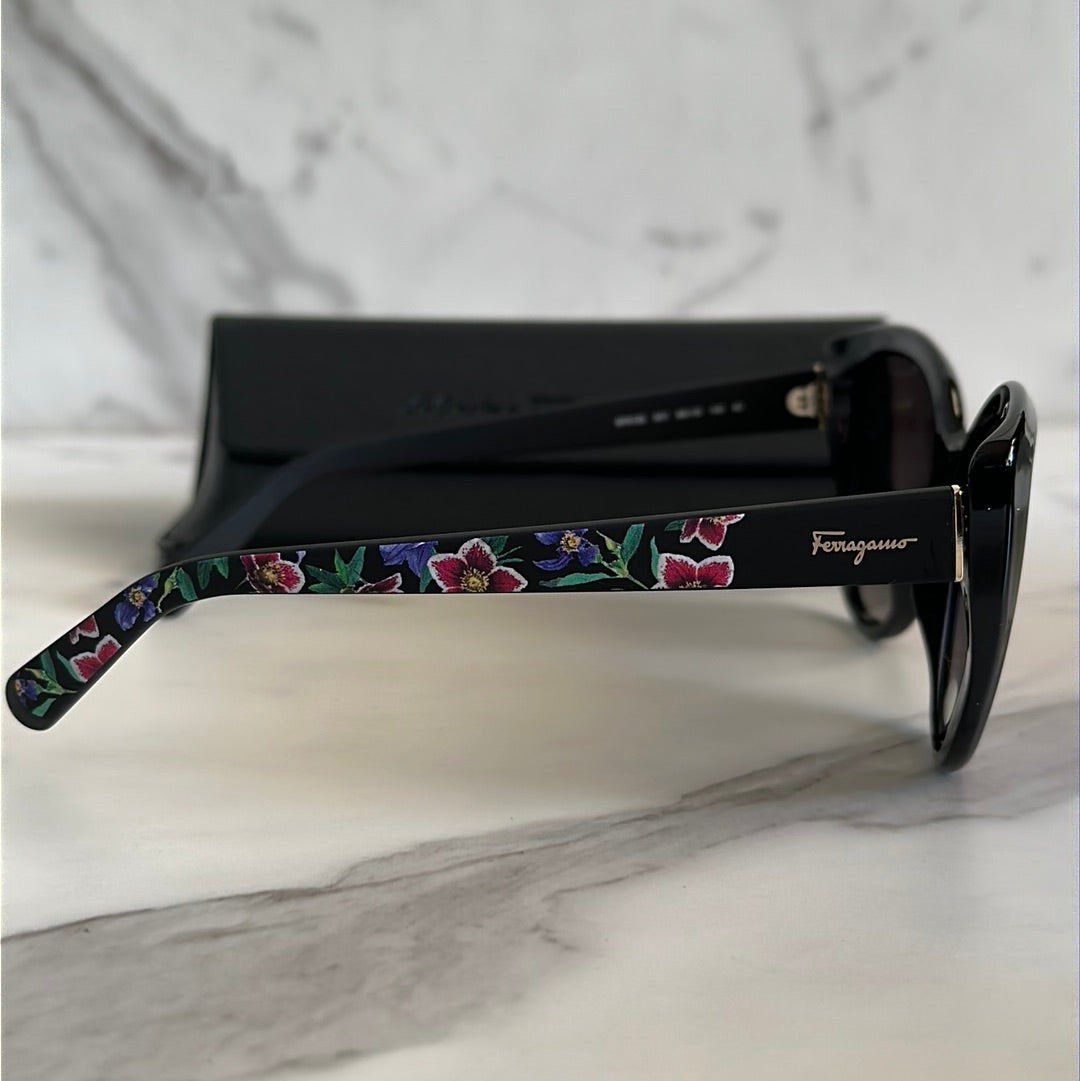 Salvatore Ferragamo, New in box