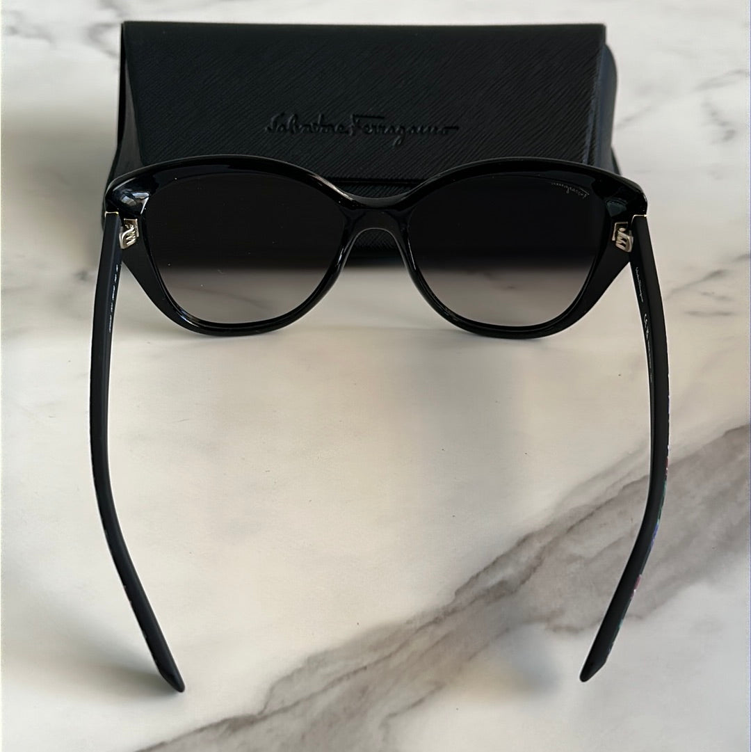 Salvatore Ferragamo, New in box
