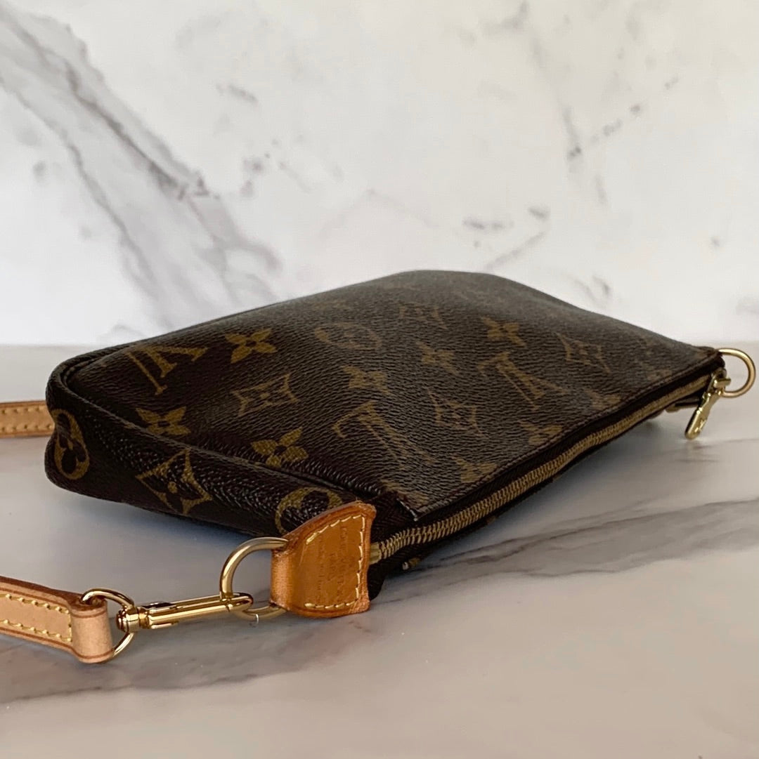 Louis Vuitton Pochette Accessoires, Preowned