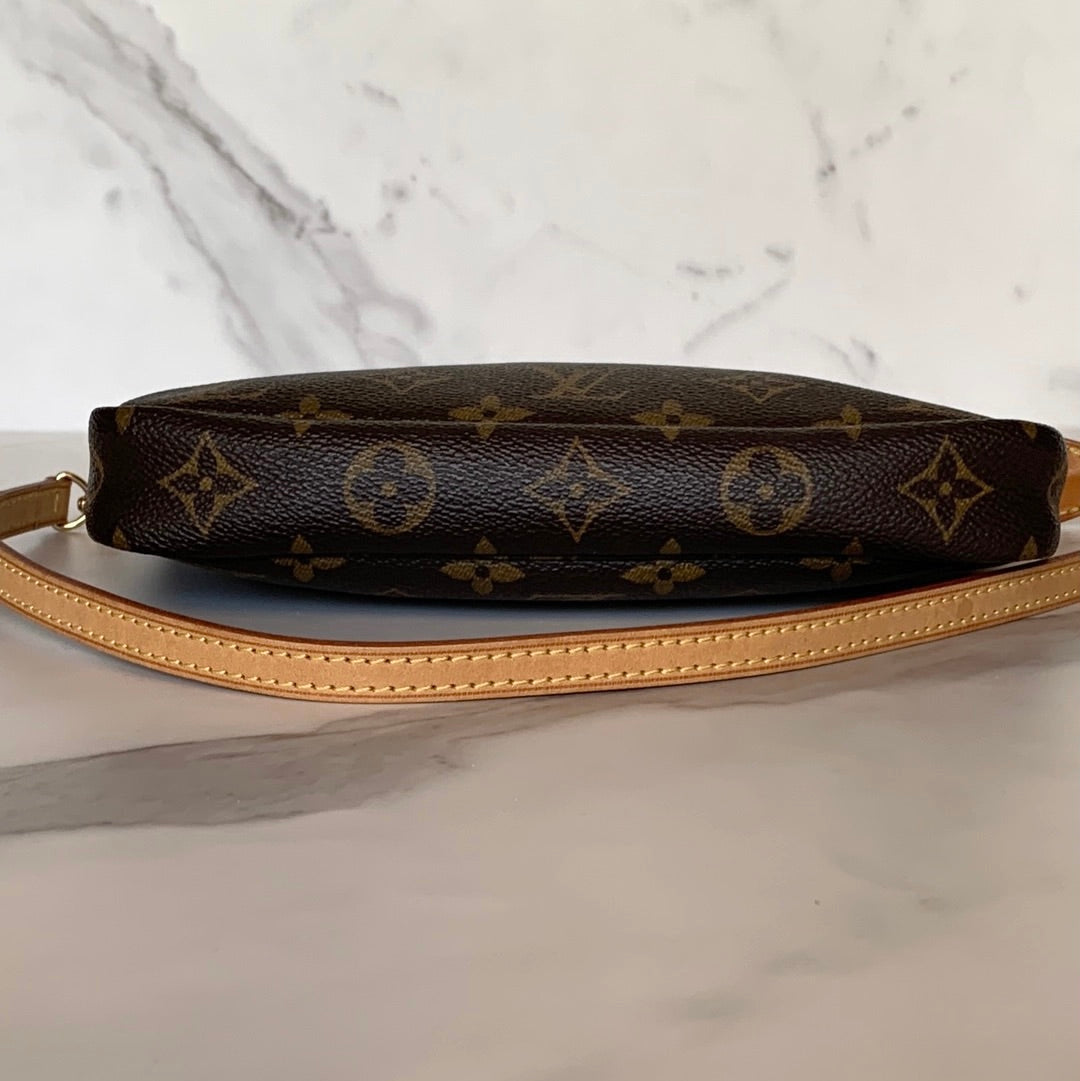 Louis Vuitton Pochette Accessoires, Preowned